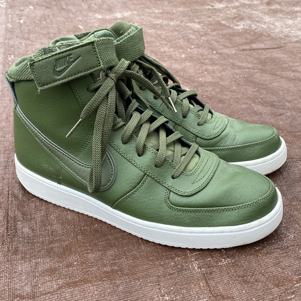 *Like New* Nike Men's Green High-Top Sneakers - Picture 4 of 8